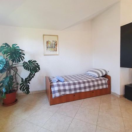 Apartman Luna Sveti Lovreč Pazenatički Exteriör bild