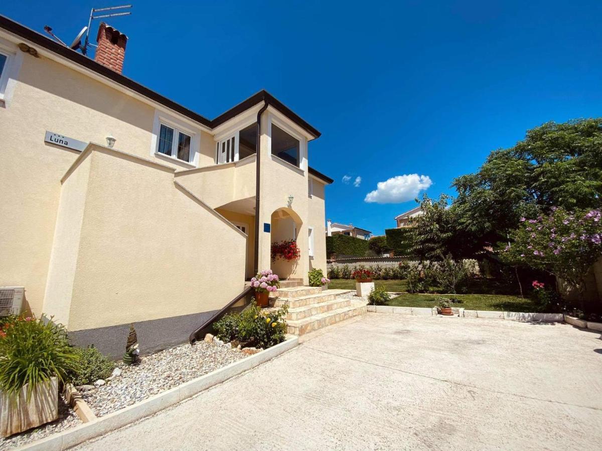 Apartman Luna Sveti Lovreč Pazenatički Exteriör bild