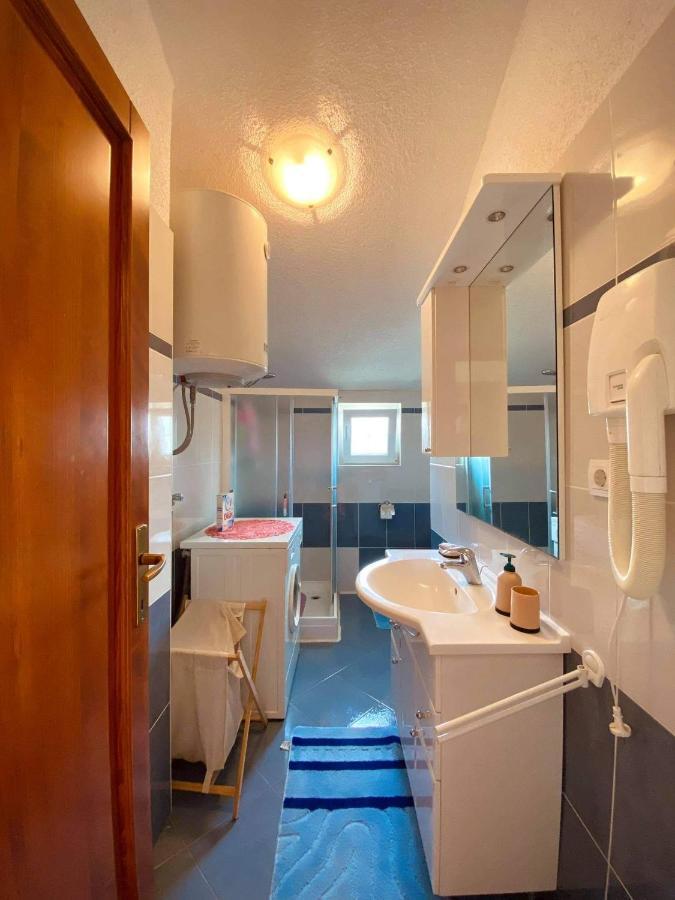Apartman Luna Sveti Lovreč Pazenatički Exteriör bild