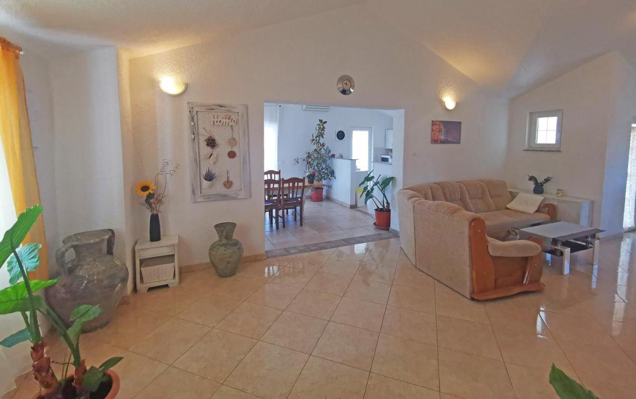 Apartman Luna Sveti Lovreč Pazenatički Exteriör bild