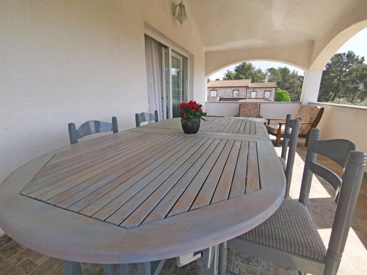 Apartman Luna Sveti Lovreč Pazenatički Exteriör bild