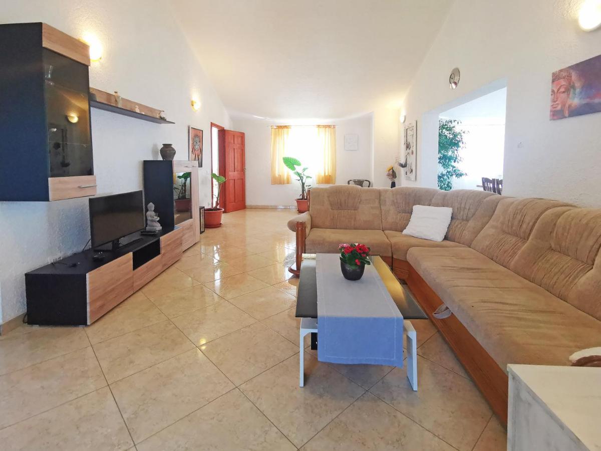 Apartman Luna Sveti Lovreč Pazenatički Exteriör bild