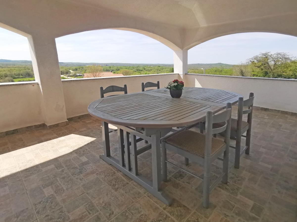 Apartman Luna Sveti Lovreč Pazenatički Exteriör bild