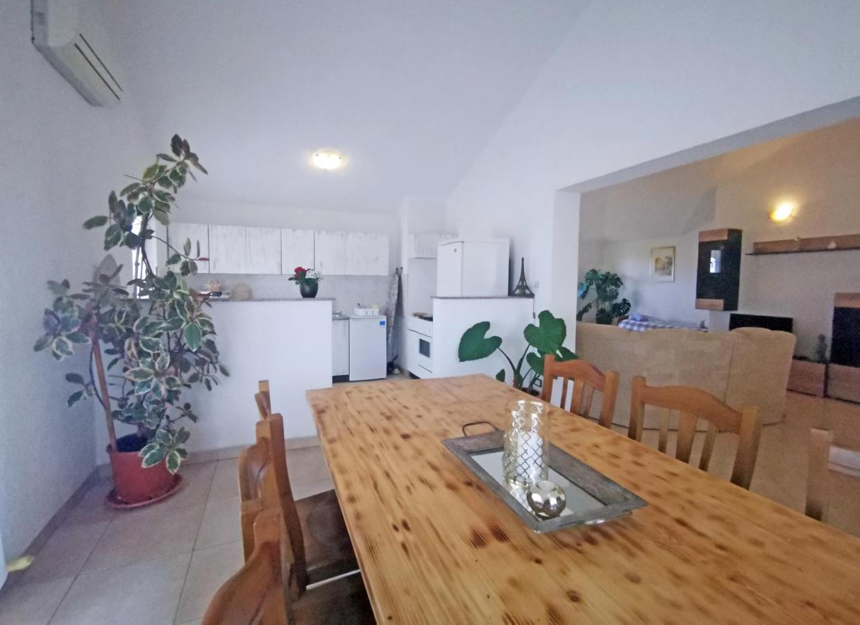 Apartman Luna Sveti Lovreč Pazenatički Exteriör bild